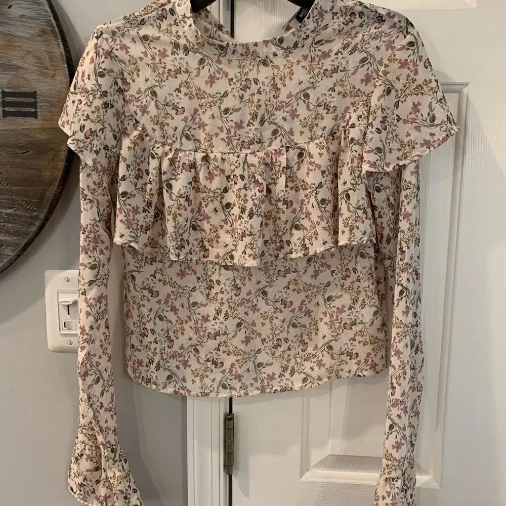 Nasty Gal Sheer Ruffle Floral Blouse sz 0 NWOT
